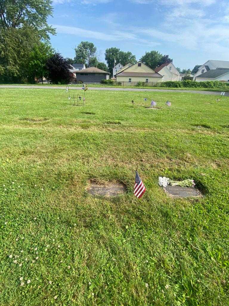 Robert K. Van Skoik's grave. Photo 1