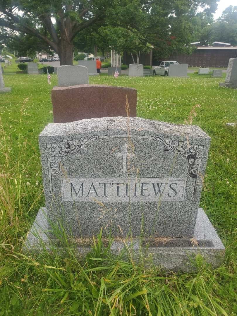 Mabel E. Matthews's grave. Photo 3