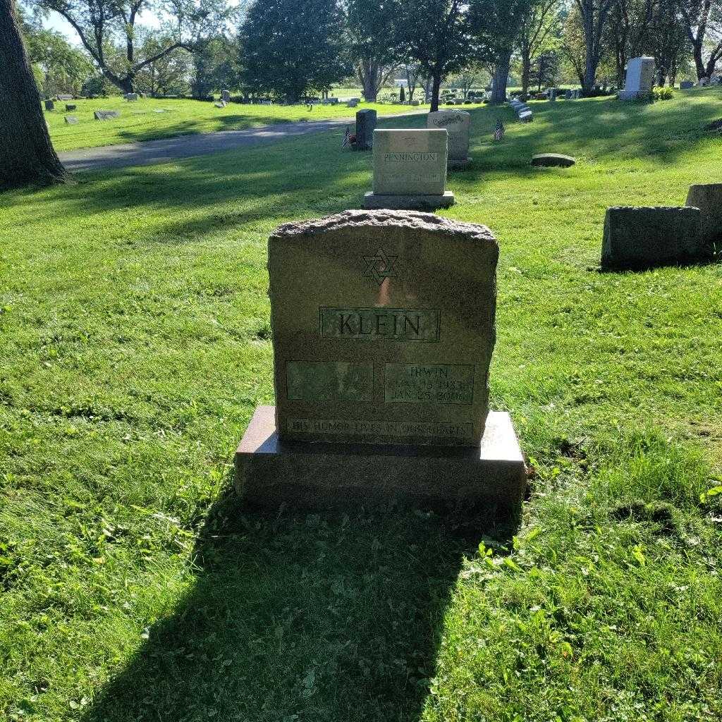 Irwin Klein's grave. Photo 1