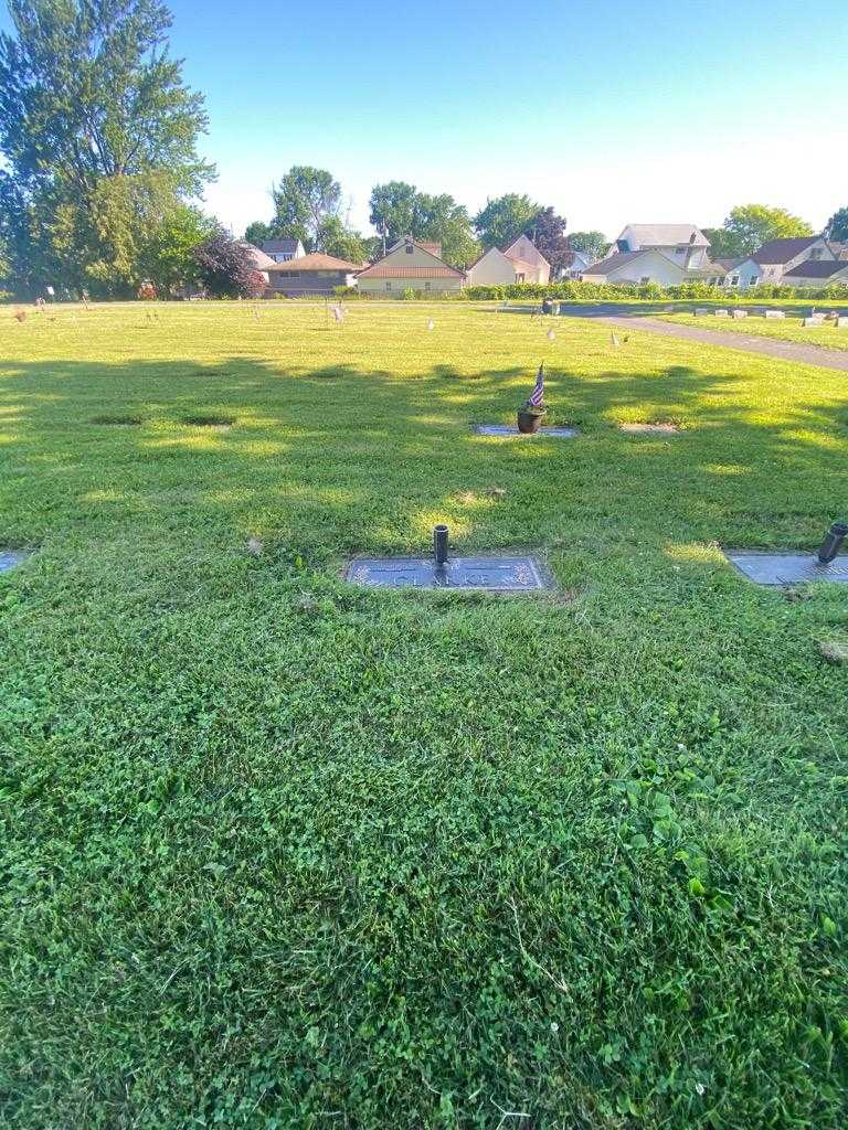 Charlotte A. Clarke's grave. Photo 1
