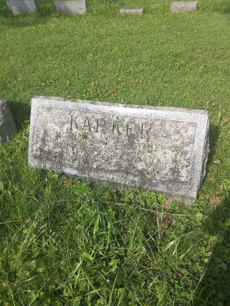 Louise Karker's grave. Photo 1
