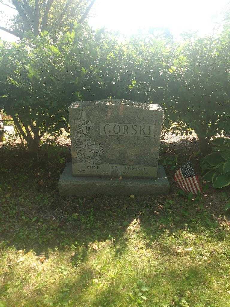 Edwin L. Gorski's grave. Photo 1