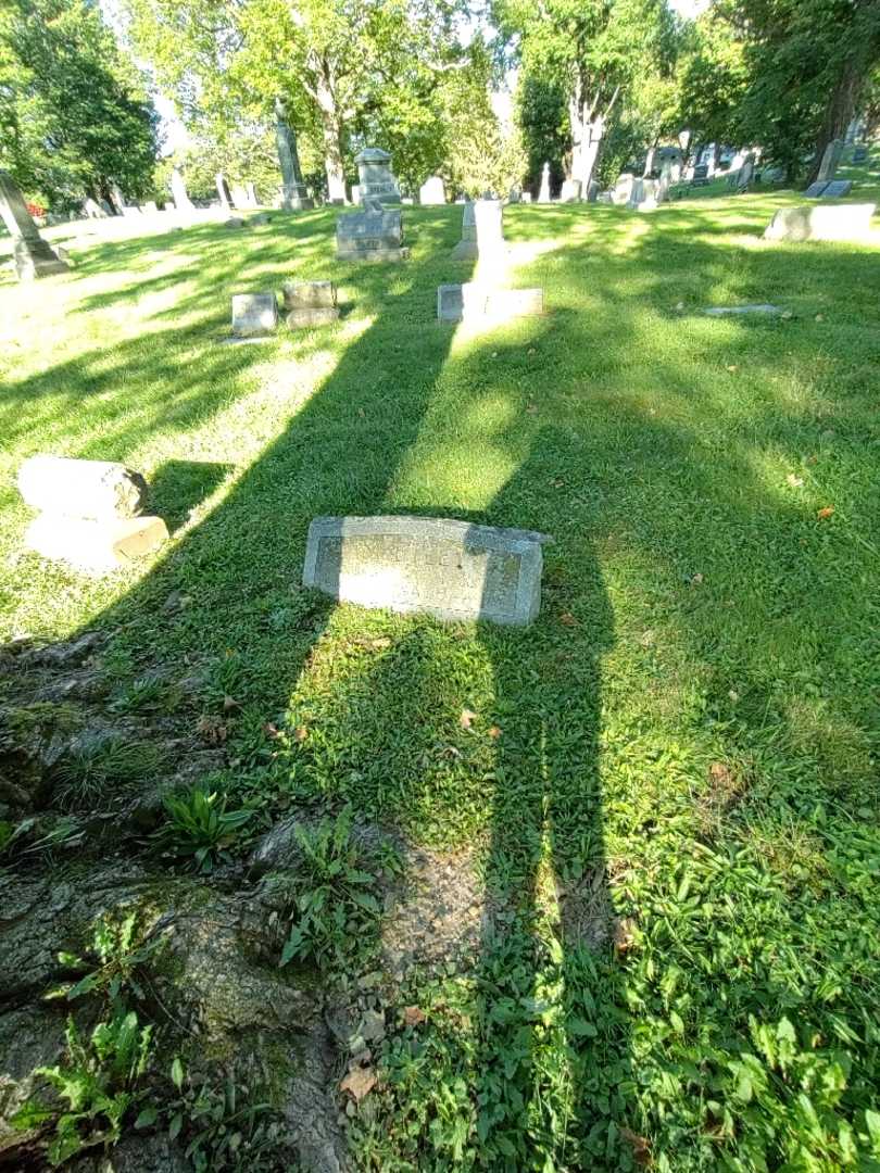 Dora A. Shetley's grave. Photo 1