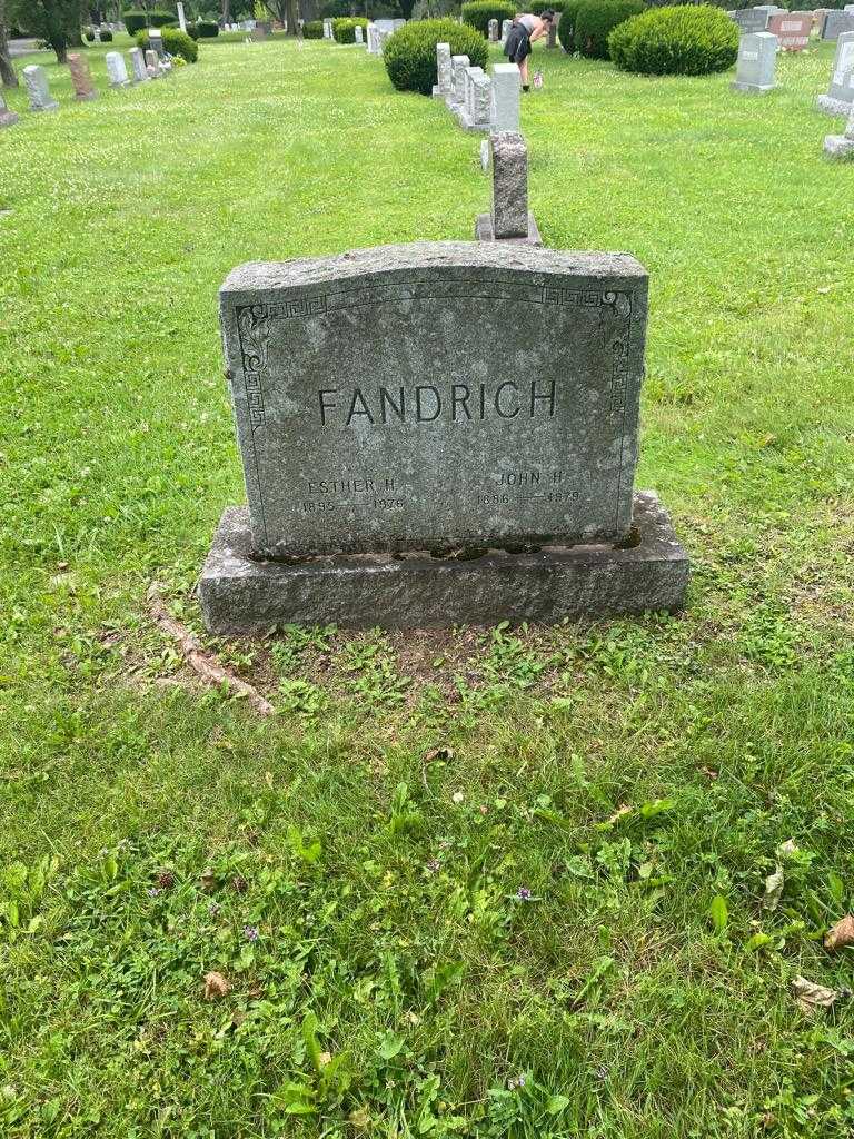 Esther H. Fandrich's grave. Photo 2