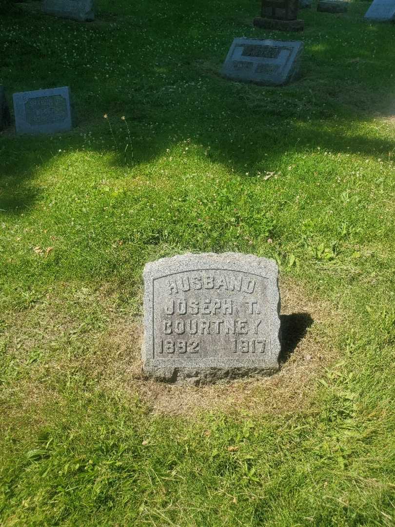 Joseph T. Courtney's grave. Photo 2