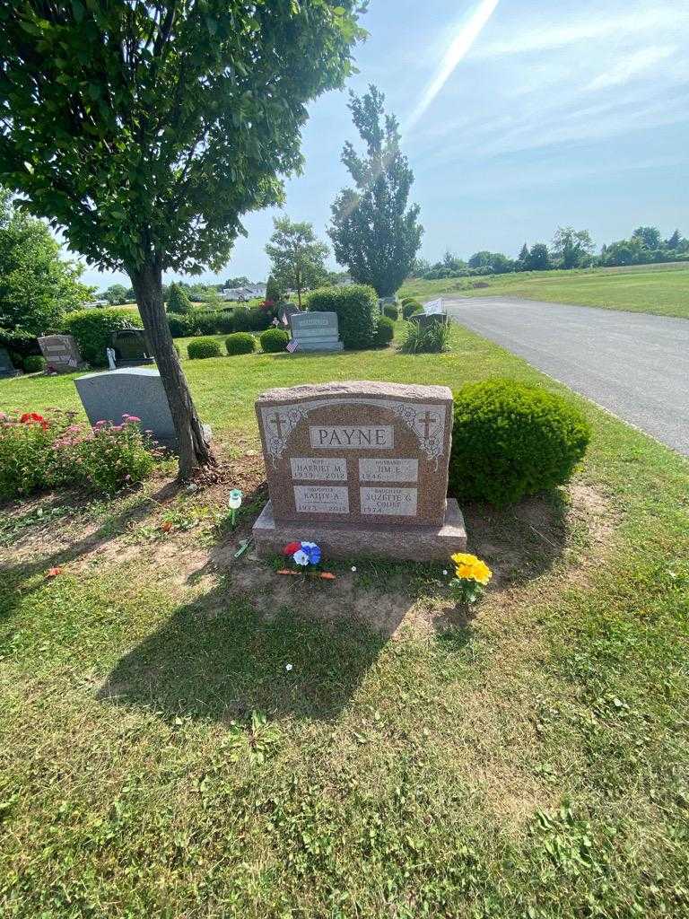 Harriet M. Payne's grave. Photo 1