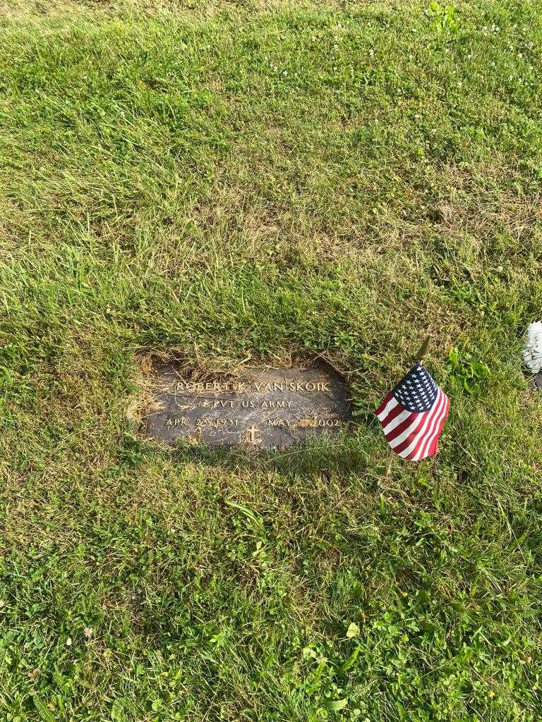 Robert K. Van Skoik's grave. Photo 2