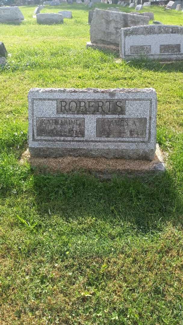 Katharine Roberts's grave. Photo 2