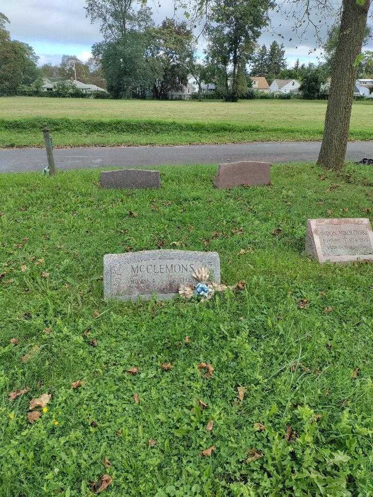 Estelle M. McClemons's grave. Photo 3