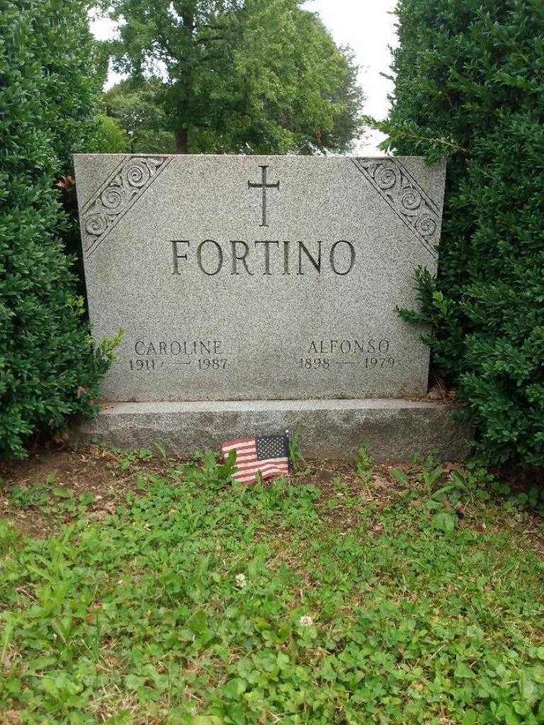 Constance L. Missigman's grave. Photo 1