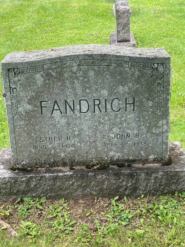 Esther H. Fandrich's grave. Photo 3