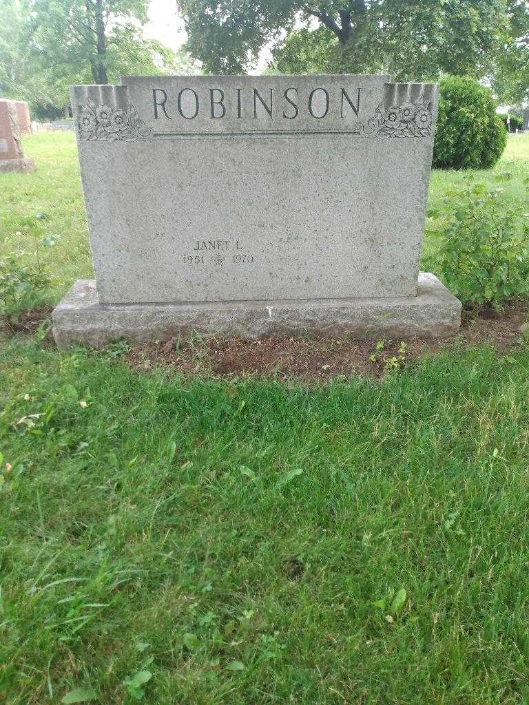 Janet L. Robinson's grave. Photo 1