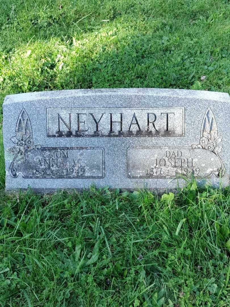 Anna M. Neyhart's grave. Photo 3