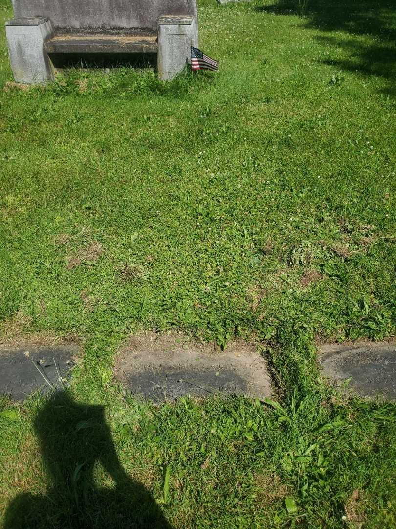 Ethel Smith Hommel's grave. Photo 2