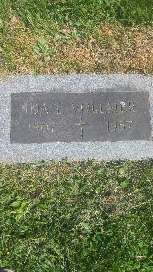 Ida E. Vollmer's grave. Photo 3