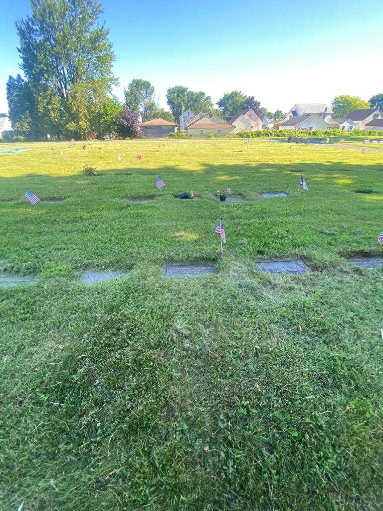 Anthony Yacoboni's grave. Photo 1