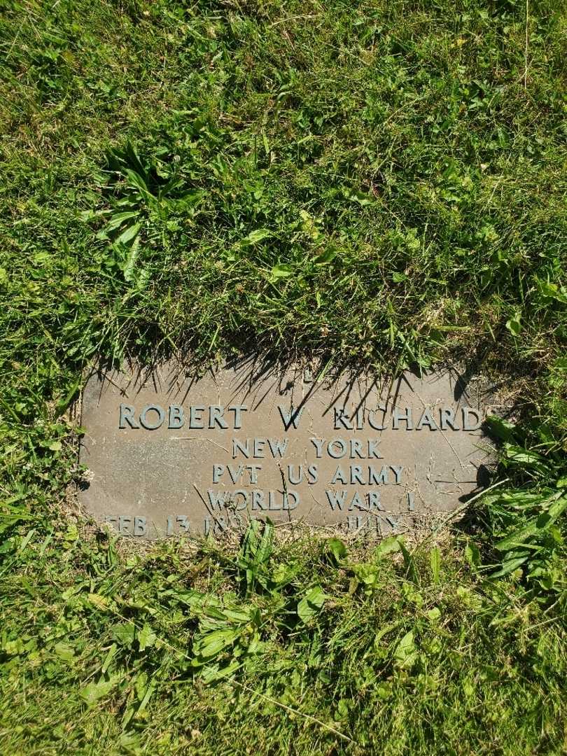 Robert W. Richards's grave. Photo 4
