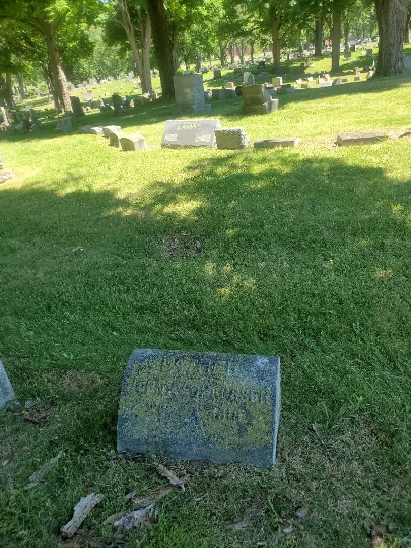 John P. Schlosser's grave. Photo 1