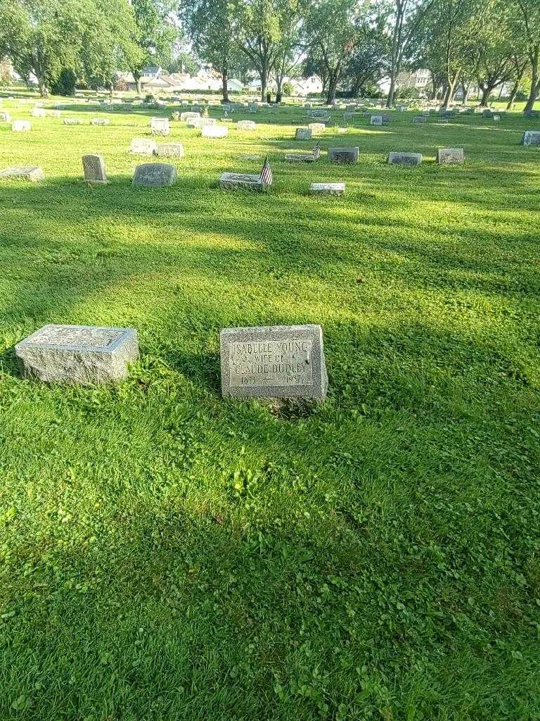 Isabelle Claude Dudley's grave. Photo 1