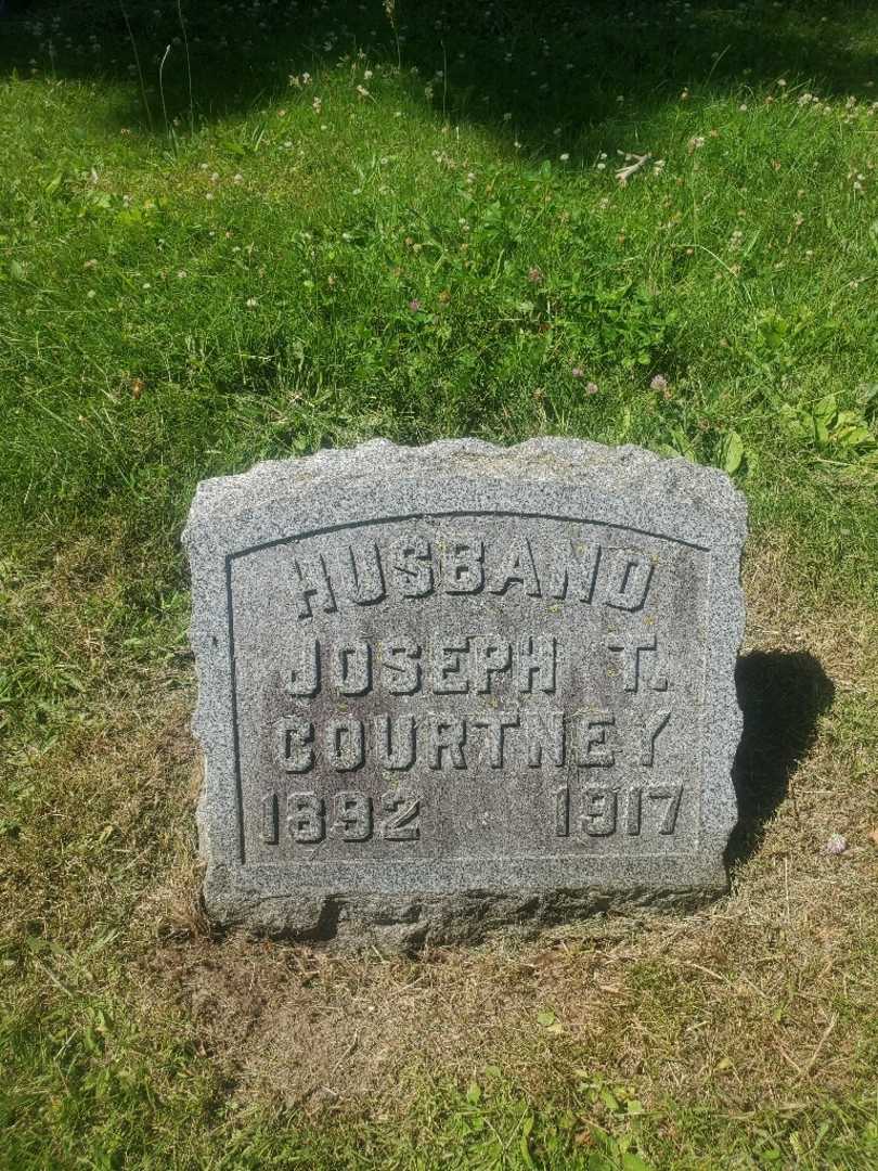 Joseph T. Courtney's grave. Photo 3