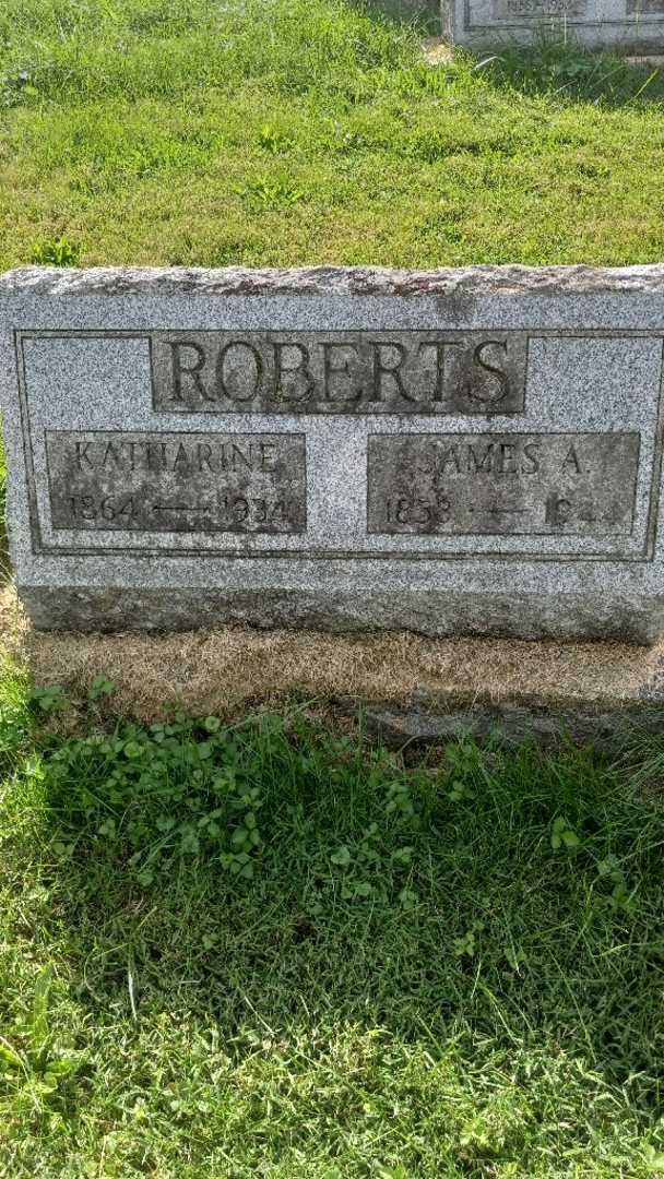 Katharine Roberts's grave. Photo 3