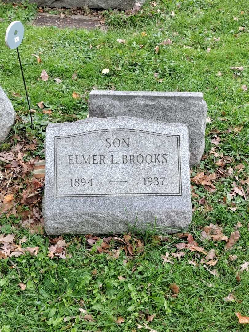 Elmer L. Brooks's grave. Photo 2