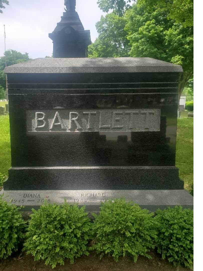 Diana N. Bartlett's grave. Photo 3