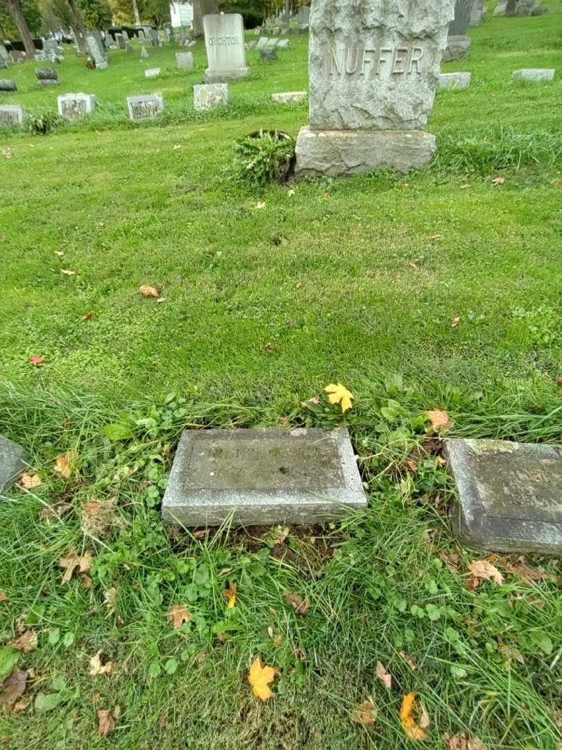 Minnie Nuffer's grave. Photo 1