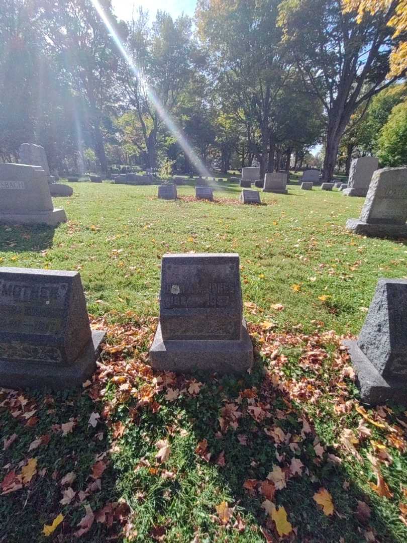 Della M. Jones's grave. Photo 1