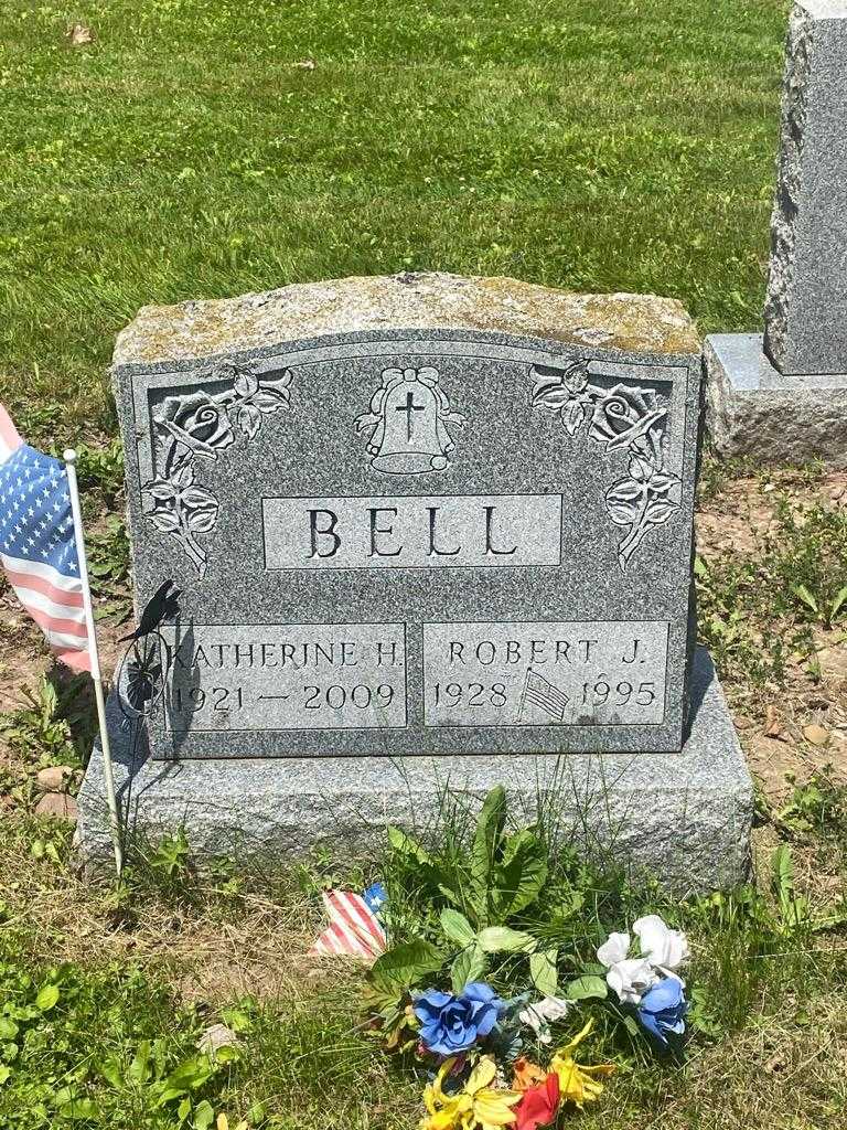 Robert J. Bell's grave. Photo 3
