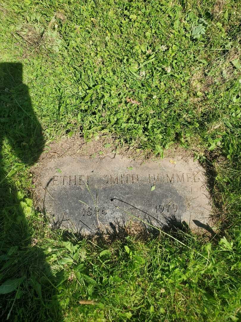 Ethel Smith Hommel's grave. Photo 3