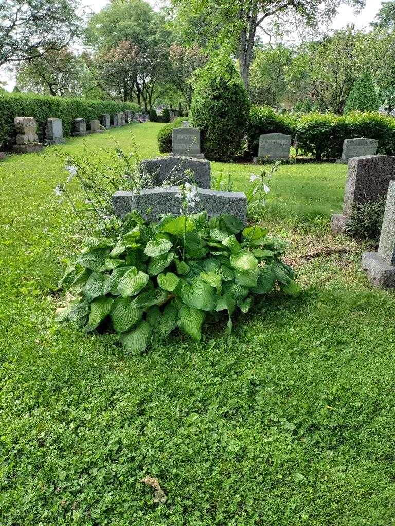 Rose Triolo's grave. Photo 1