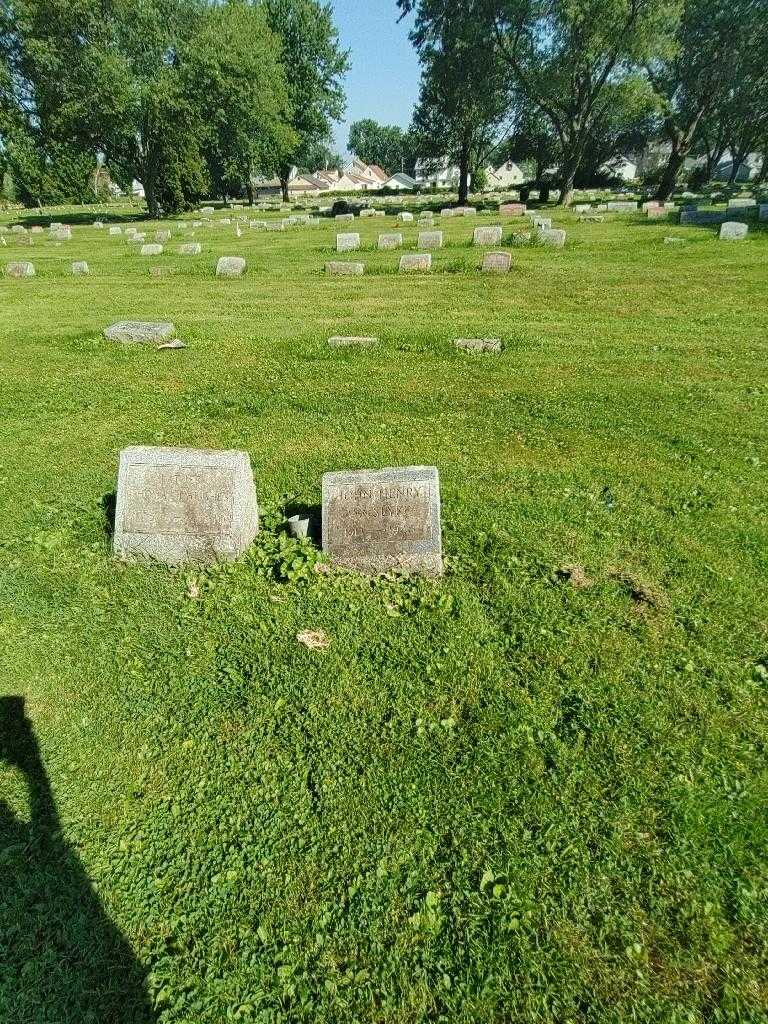 John Henry Van Slyke's grave. Photo 1