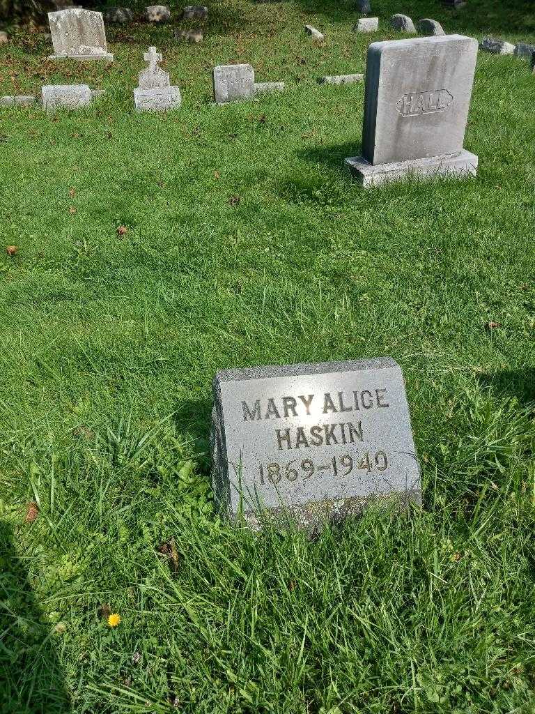 Mary Alice Haskin's grave. Photo 1