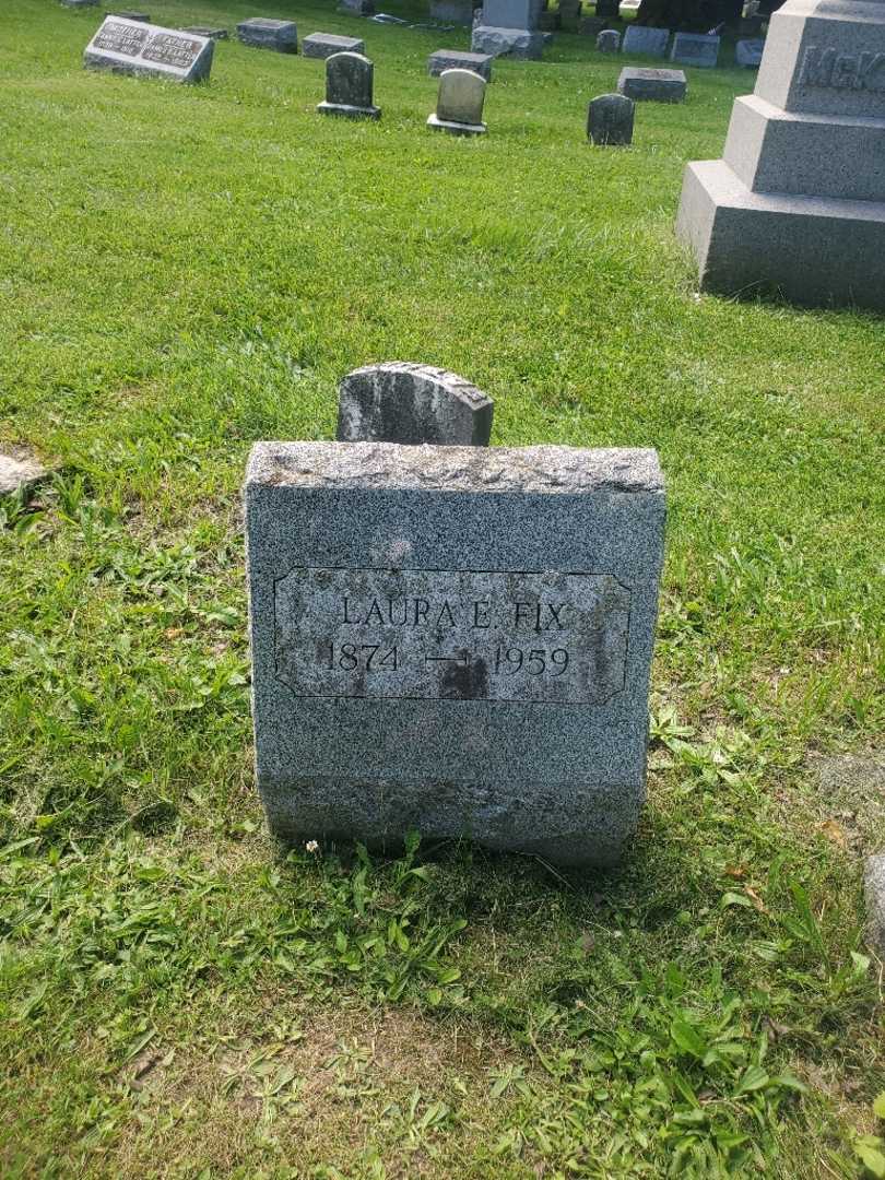 Laura E. Fix's grave. Photo 3