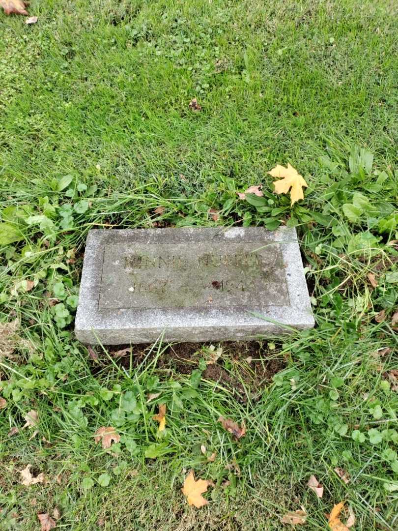Minnie Nuffer's grave. Photo 2
