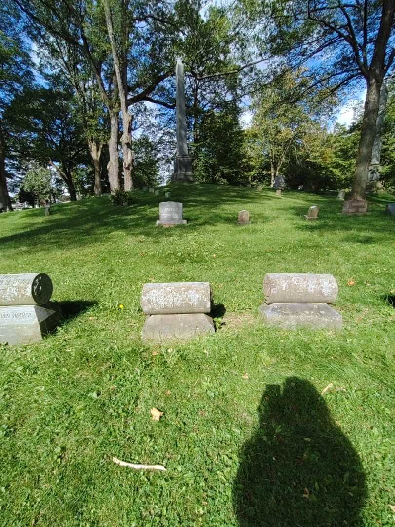 Frank P. Millis's grave. Photo 1