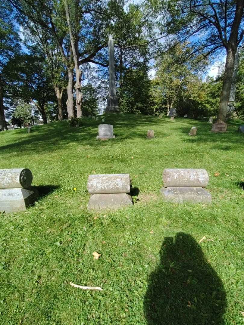 Frank P. Millis's grave. Photo 2