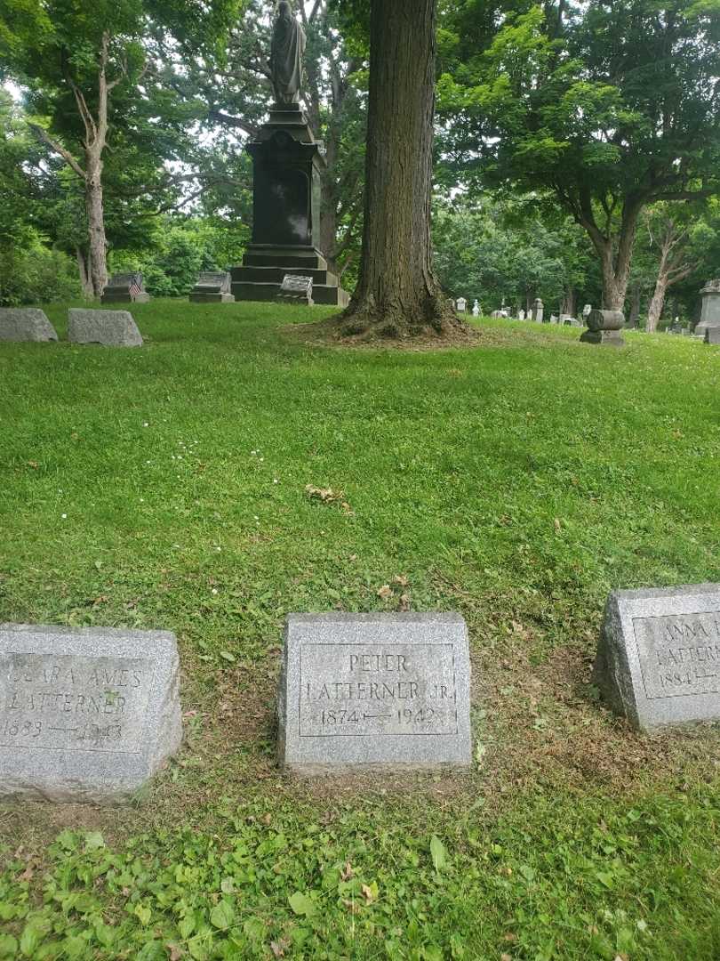 Peter Latterner Junior's grave. Photo 1