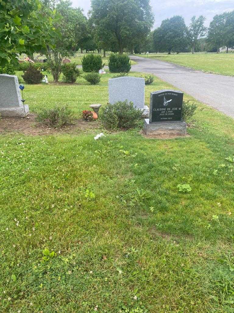 Sifa Mukakalangwa's grave. Photo 3