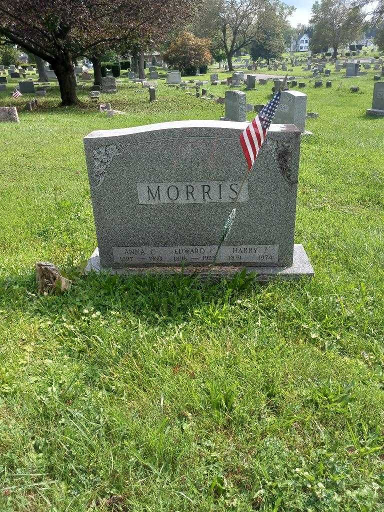 Edward Charles Morris's grave. Photo 1