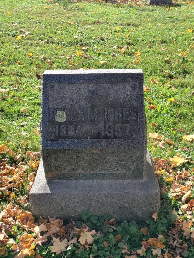 Della M. Jones's grave. Photo 2