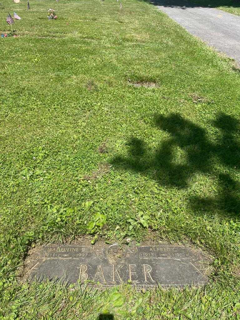 Madeleine D. Baker's grave. Photo 2