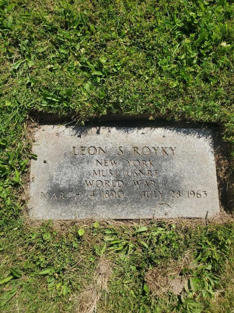 Leon S. Royky's grave. Photo 4