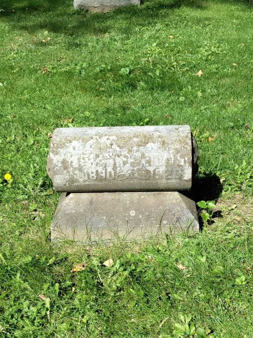 Frank P. Millis's grave. Photo 2