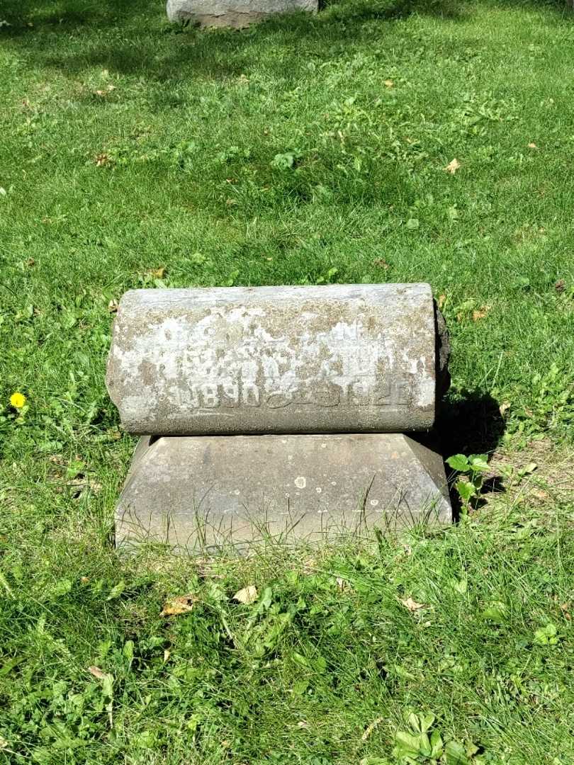 Frank P. Millis's grave. Photo 3