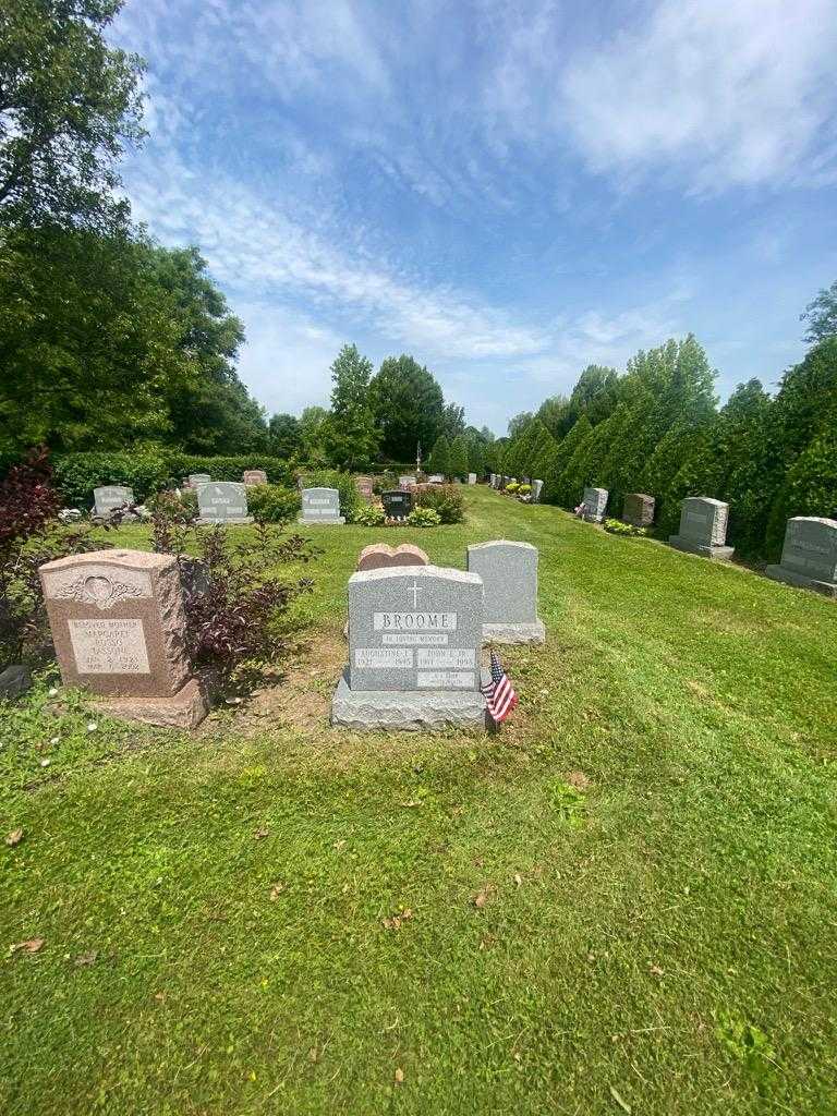 John L. Broome Junior's grave. Photo 1