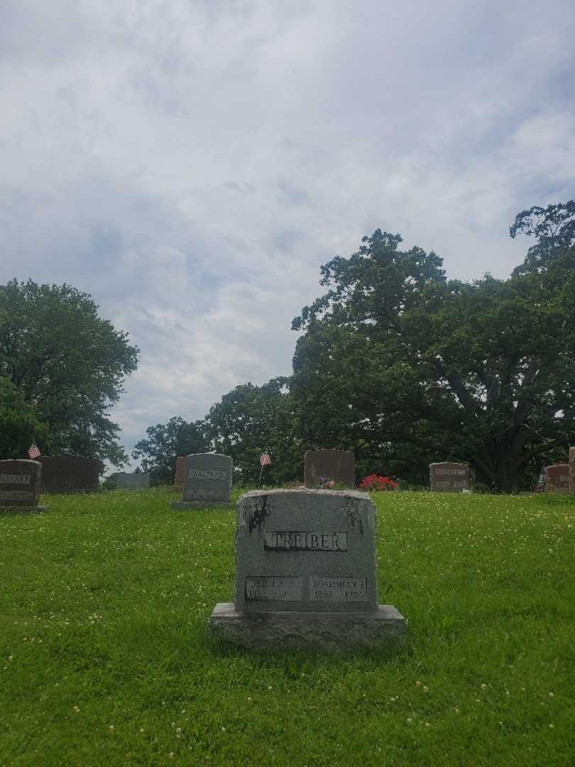 Boardman E. Treiber's grave. Photo 1