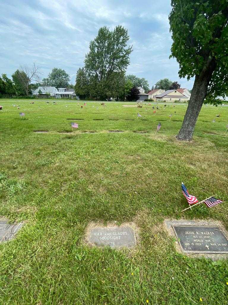 Max Goodsight's grave. Photo 1