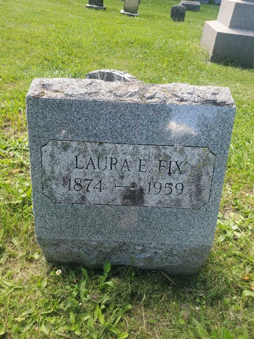 Laura E. Fix's grave. Photo 4